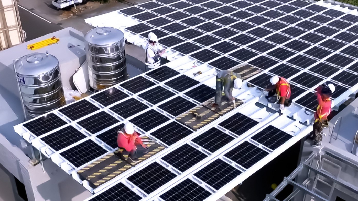 友達打造光電建築一體化整合建材，開發SunSteel光電整合型浪板，實現快速安裝、避免二次施工，讓屋頂光電躍升未來建物新標配。